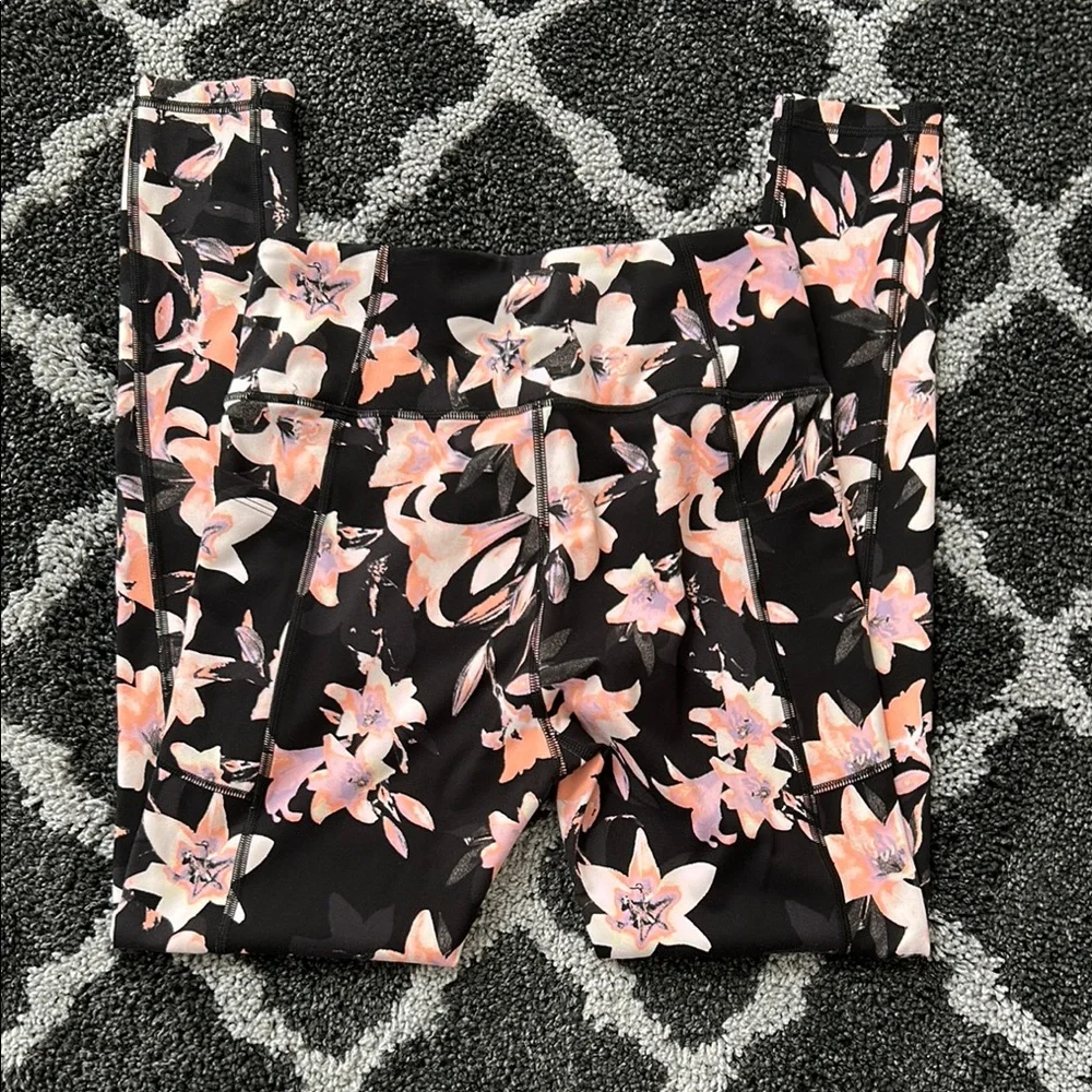 Victoria’s Secret Black Floral Leggings 8 - Picture 4 of 6